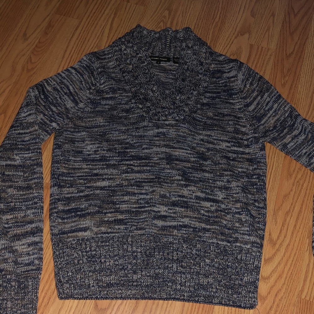 Small flattering v neck sweater